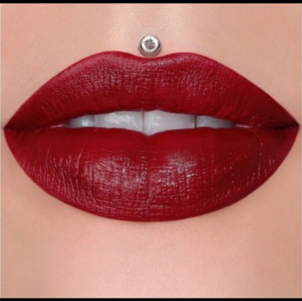 NWT Jeffree Star Velvet Trap Lipstick Designer Blood